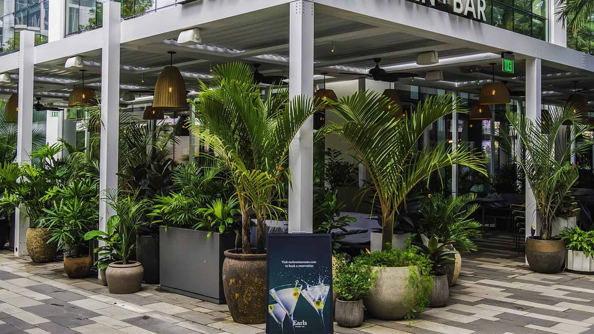 earls-kitchen-bar-corner-hero